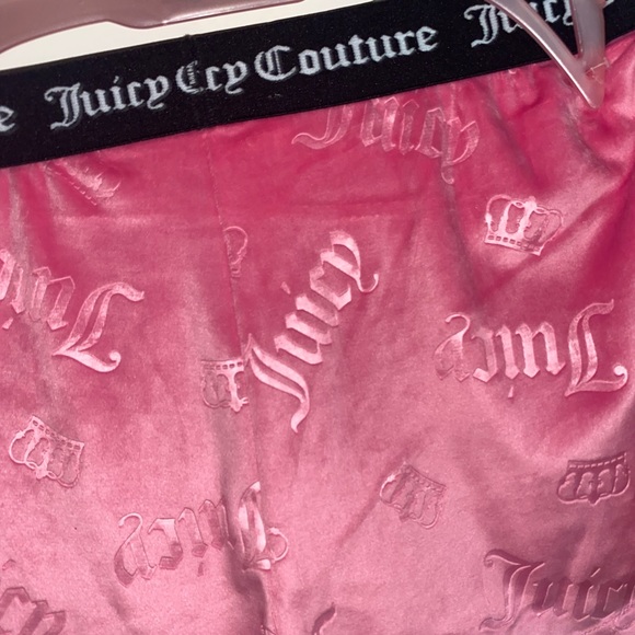 Iconic Juicy Couture shorts - Picture 2 of 2